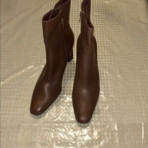 Elegant Brown Leather Ankle Boots USED